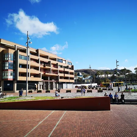 En Primera Línea De Playa Canteras